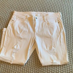 Never been worn! White Jean Capris Size 17
